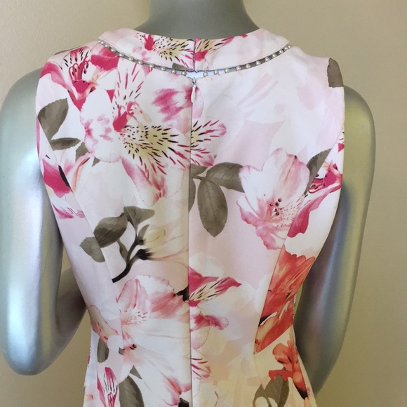 CALVIN KLEIN | Sheath Dress Lily Print With Pearl Embellished Neckline - Picture 10 of 16